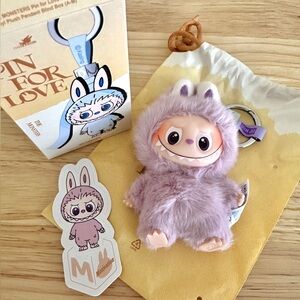 Popmart - Labubu - Pin with Love - M